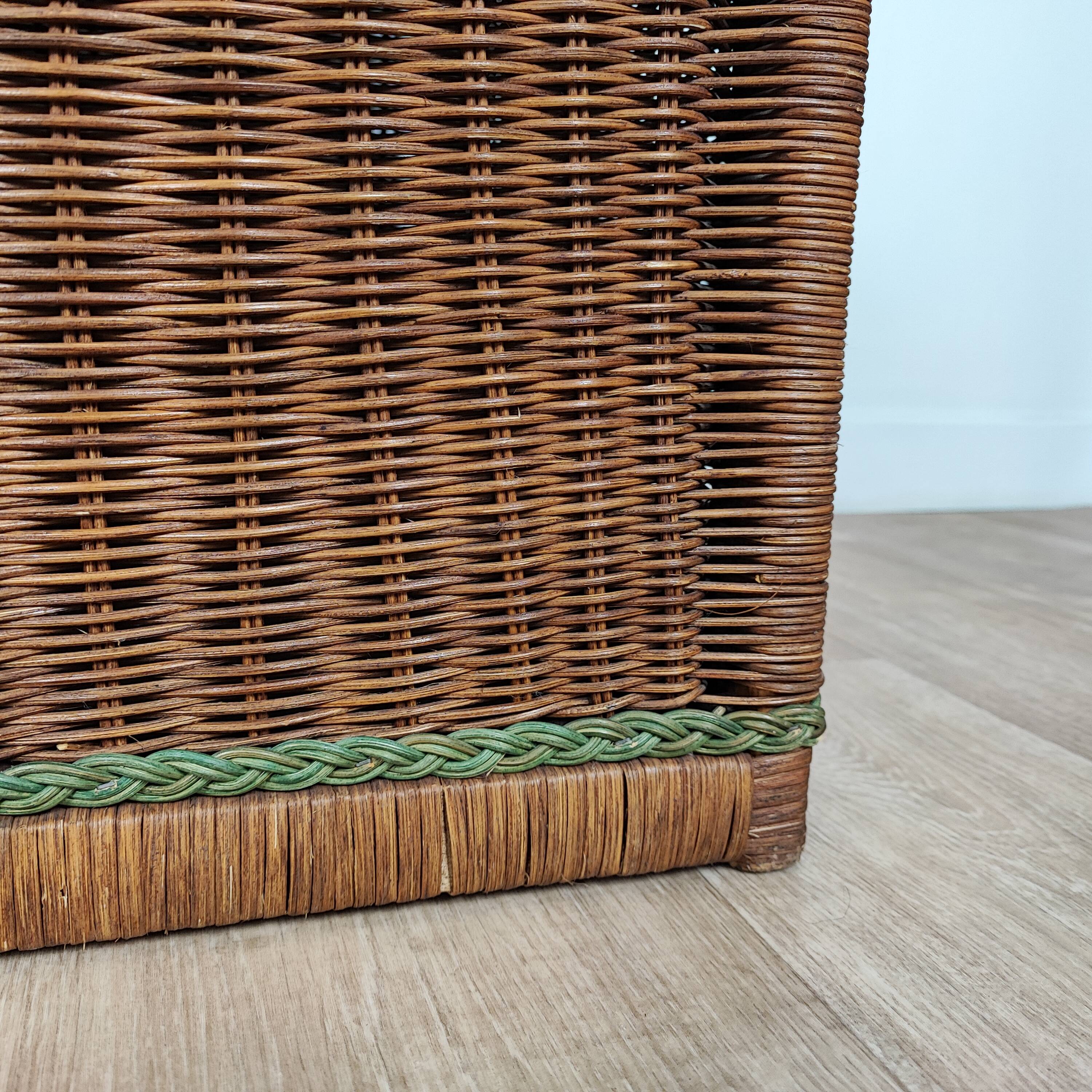 Wicker trunk