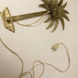 Hollywood Regency wall lamp in palm shape, in gold alloy brass type, from the 60s 70s.