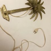 Hollywood Regency wall lamp in palm shape, in gold alloy brass type, from the 60s 70s.