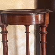 Side table / Pedestal table