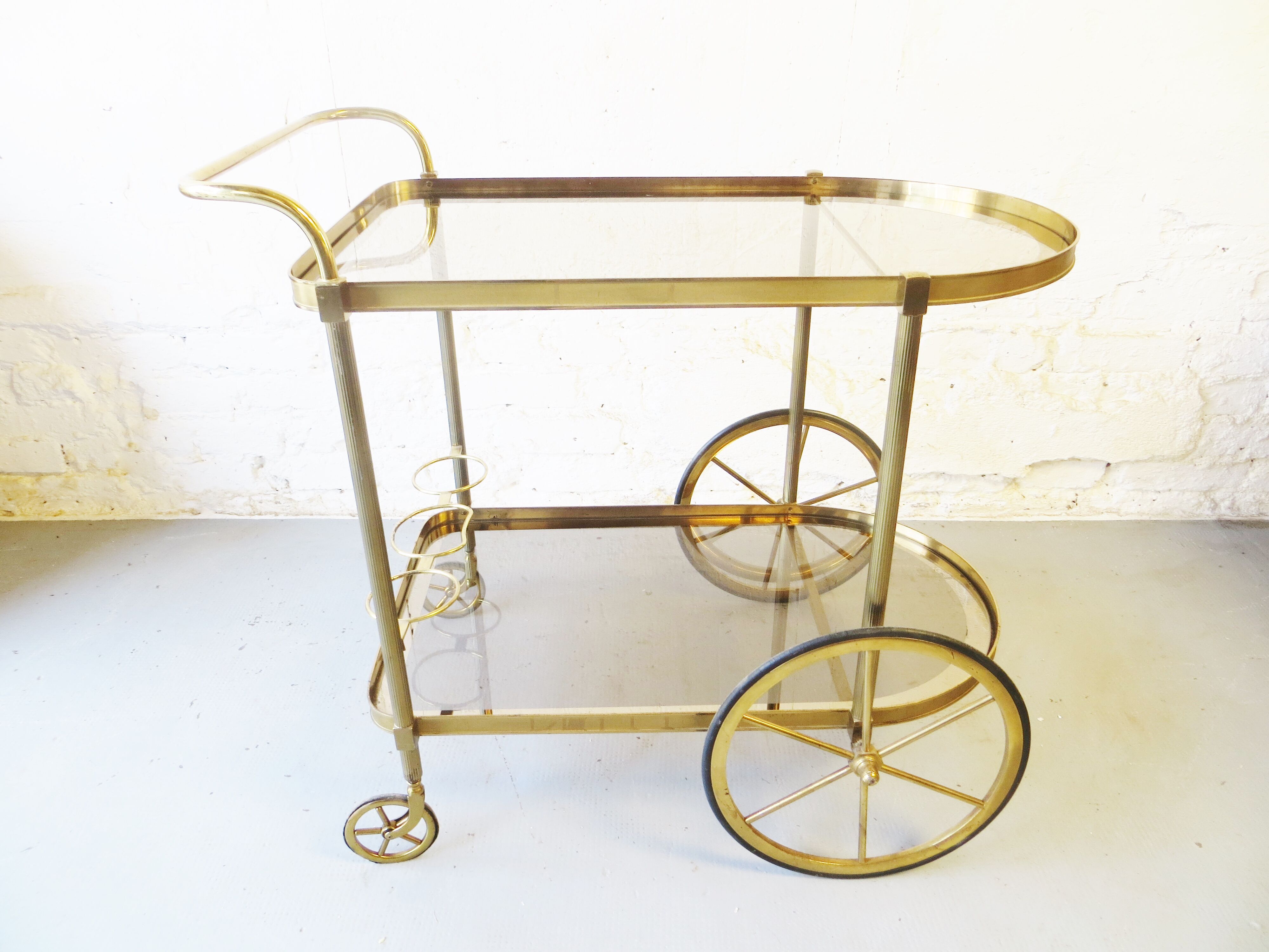 Service or bar rolling 60s brass