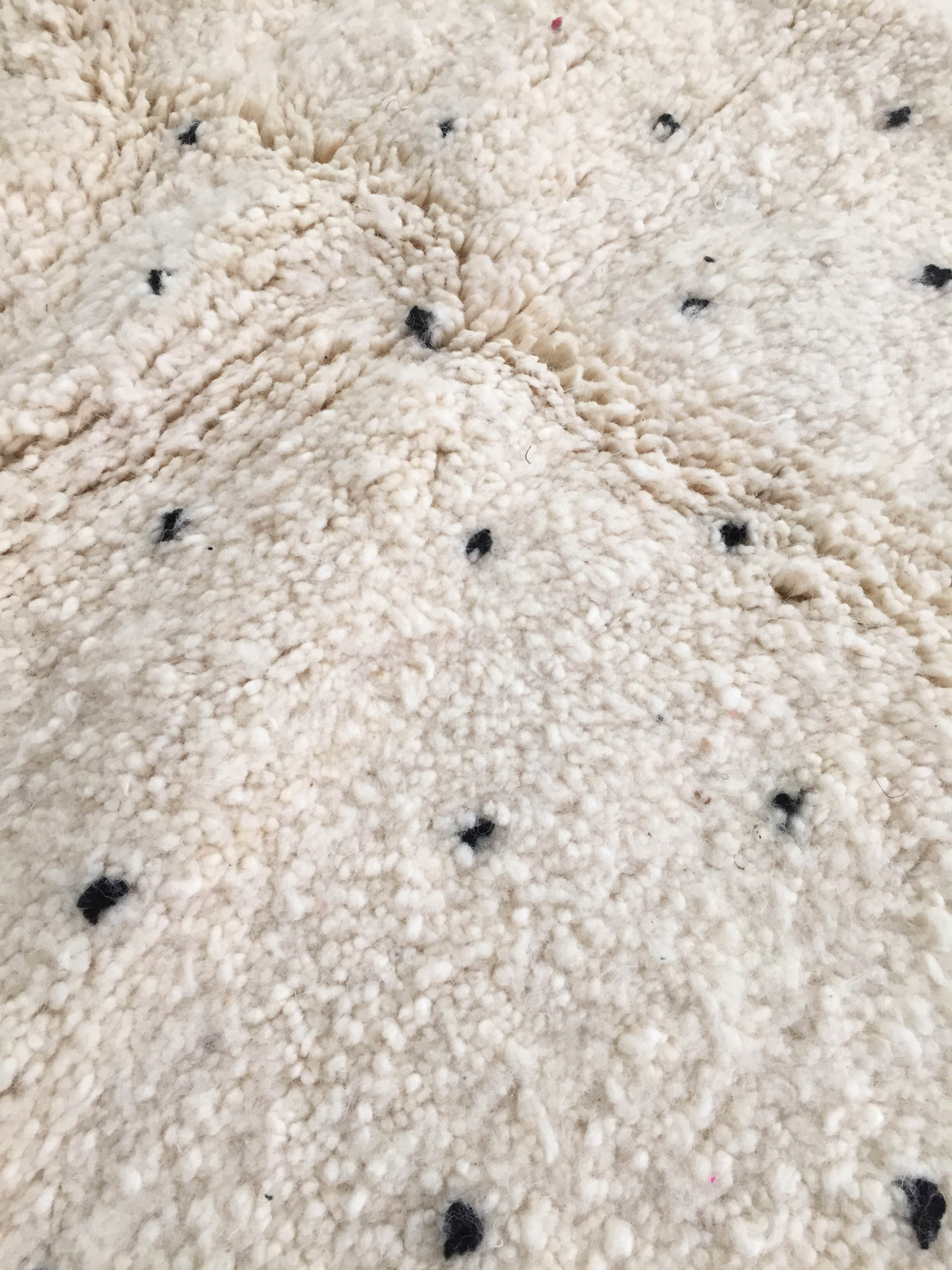 Moroccan Berber carpet Beni Ouarain with black polka dots 170x122cm