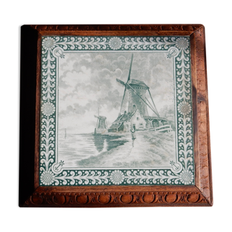 Flat bottom Gien ceramic and wood Motif at the French Antique transfer in early 1900