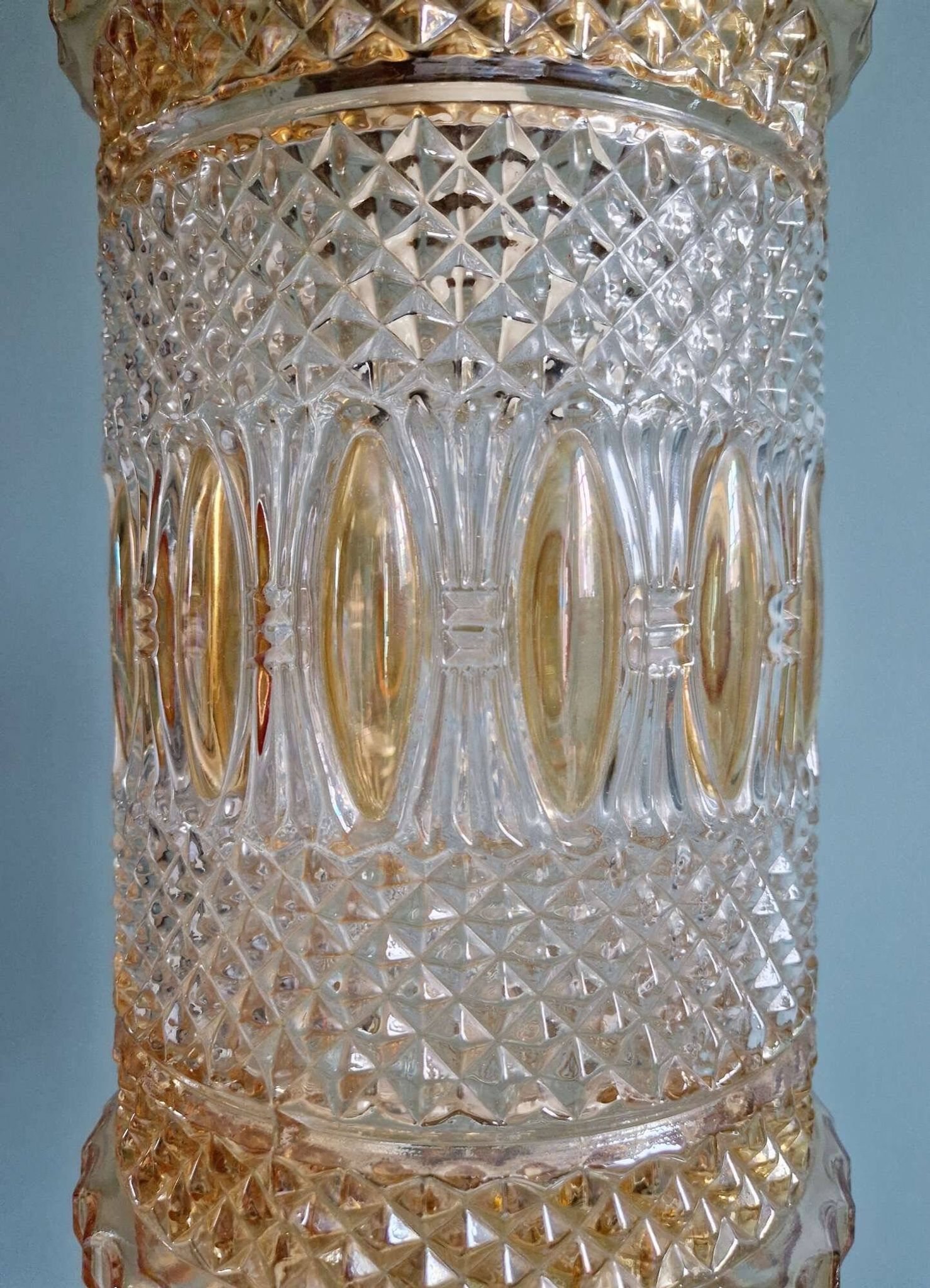 Grande suspension en verre et laiton, type lanterne, 1960