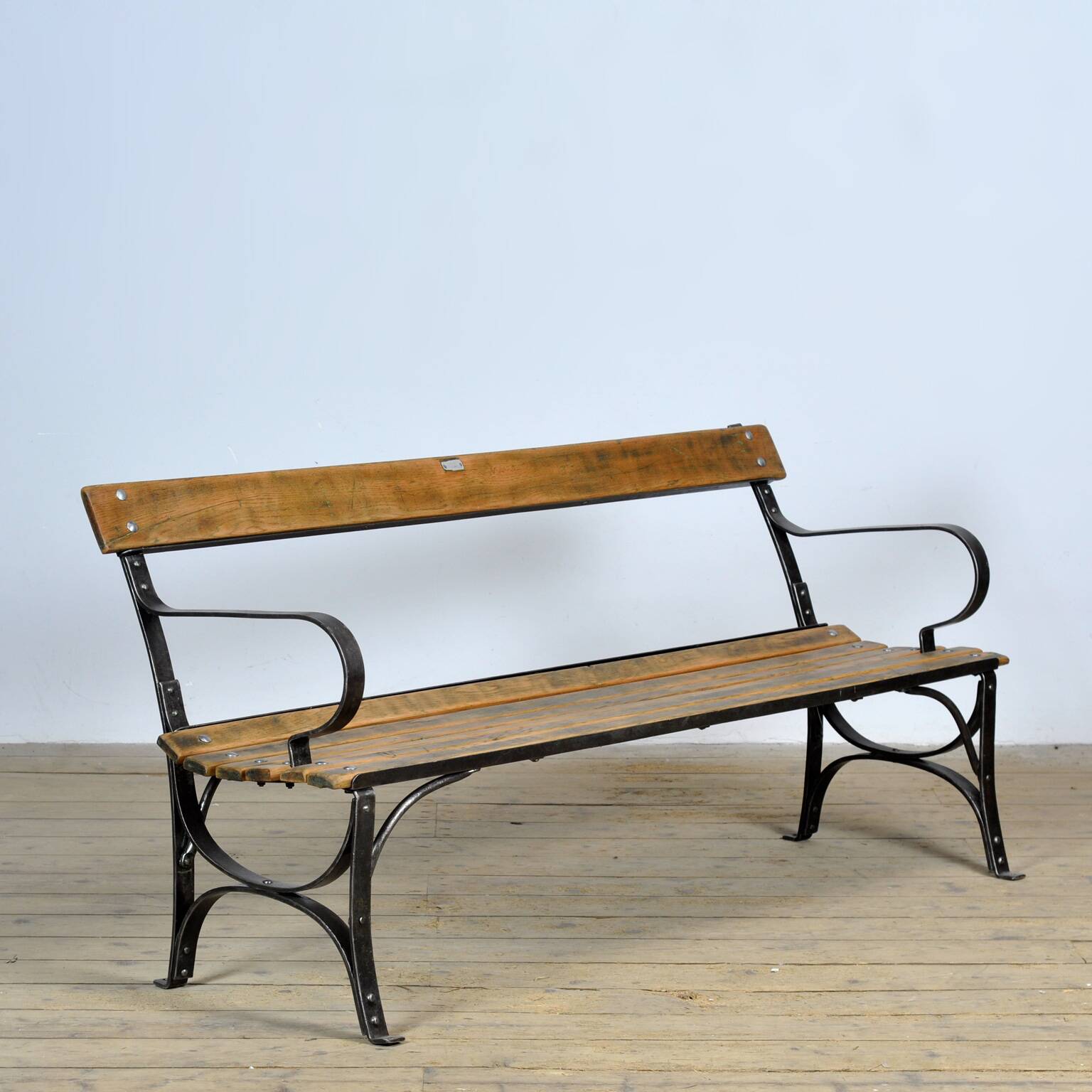Banc de parc en fer riveté, années 1920