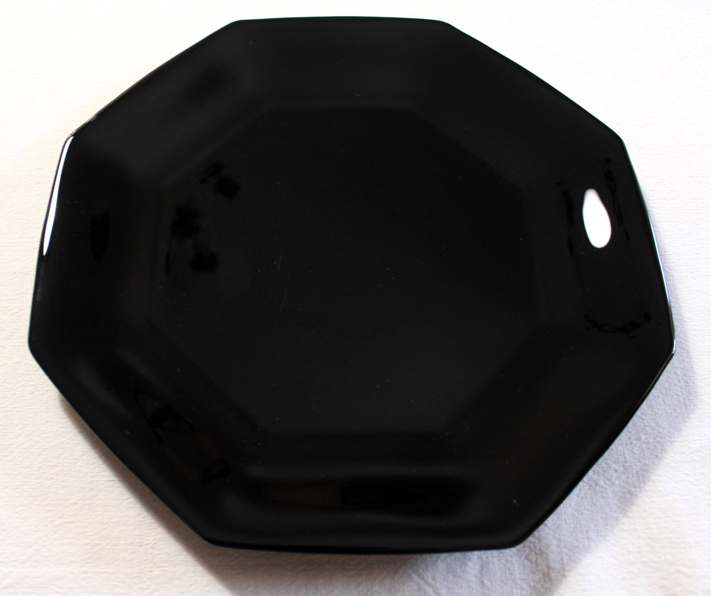6 black Arcoroc "Octime" dinner plates (set 2)
