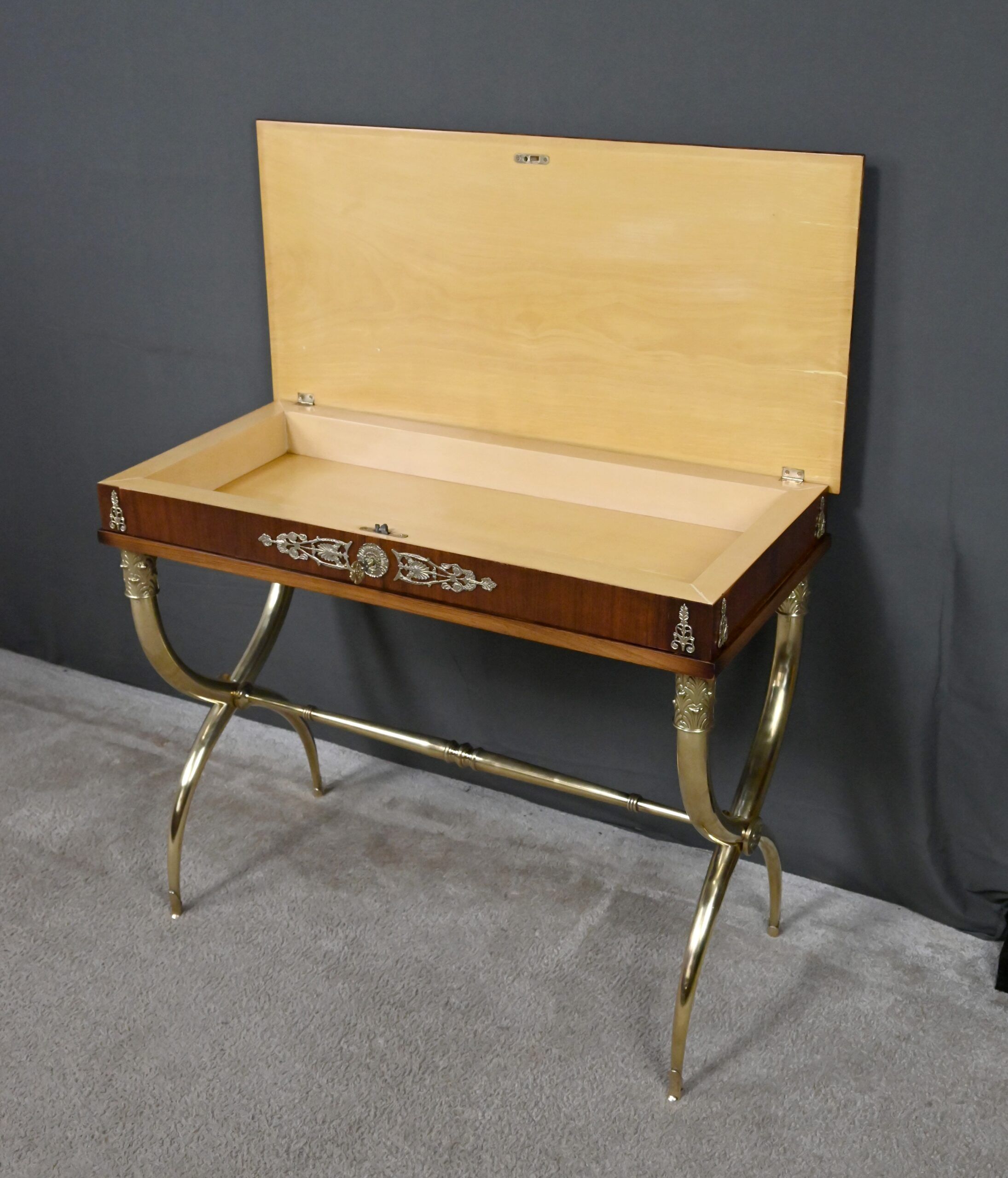 Console en placage d’acajou, style Empire – 1re partie XXe