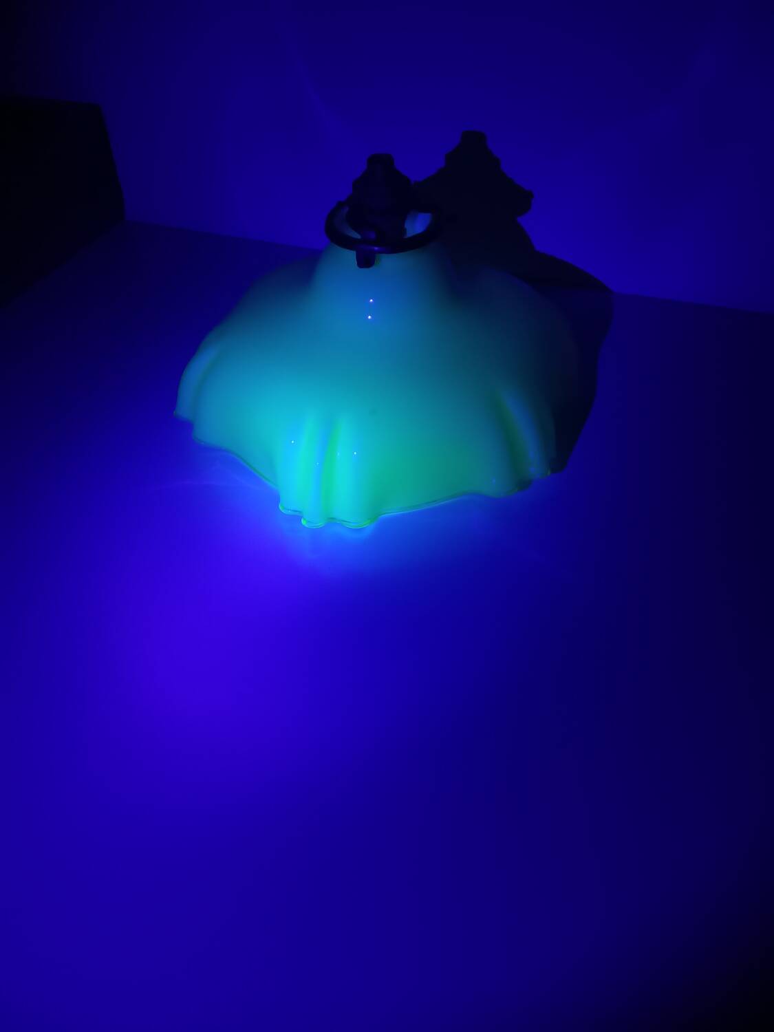 Beige opaline ceiling light in uraline