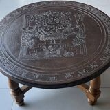 Coffee table and 2 stools in wood and embossed leather