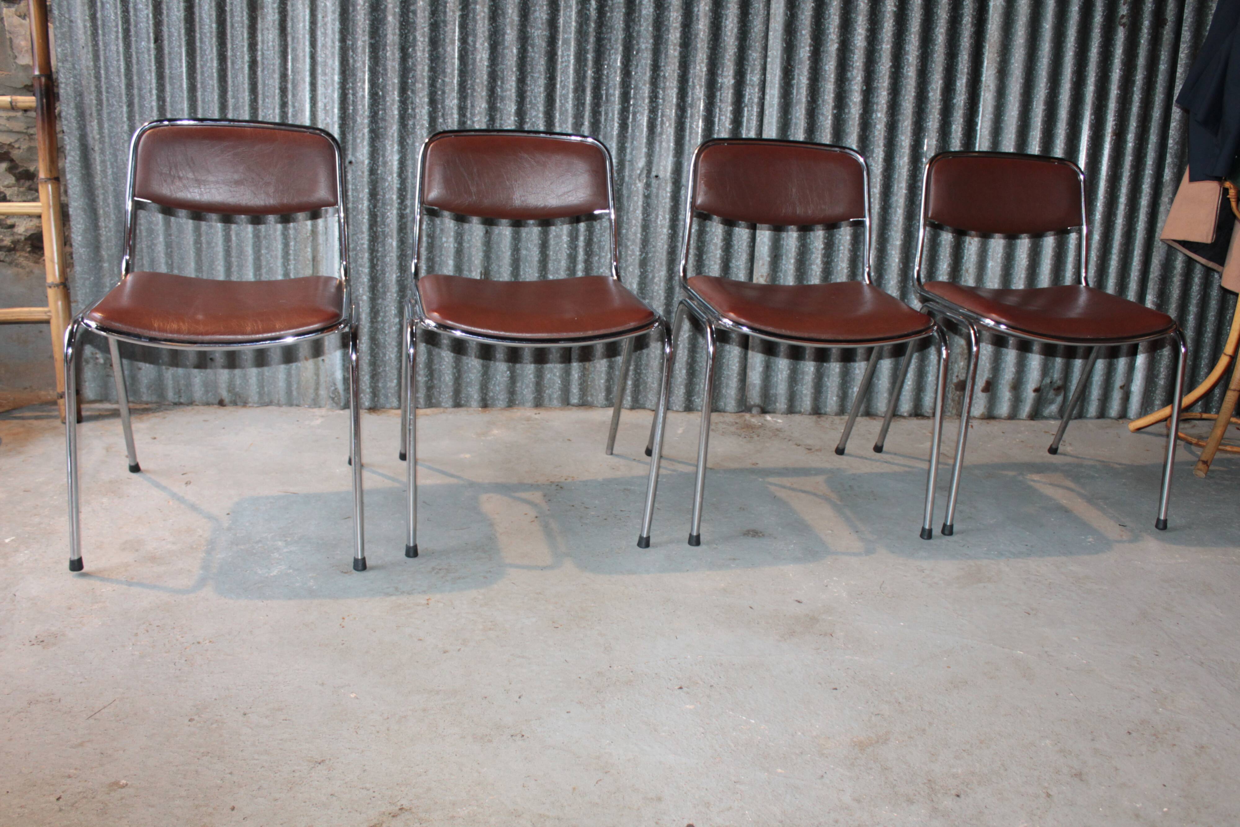 Lot of 4 vintage brown chairs