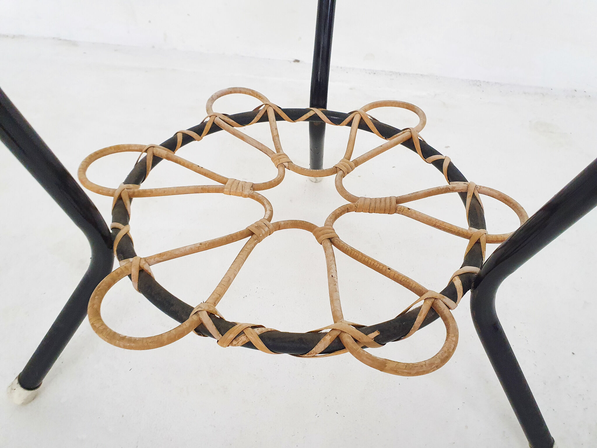 Rohe Noordwolde round glass and rattan side table, The Netherlands 1950's