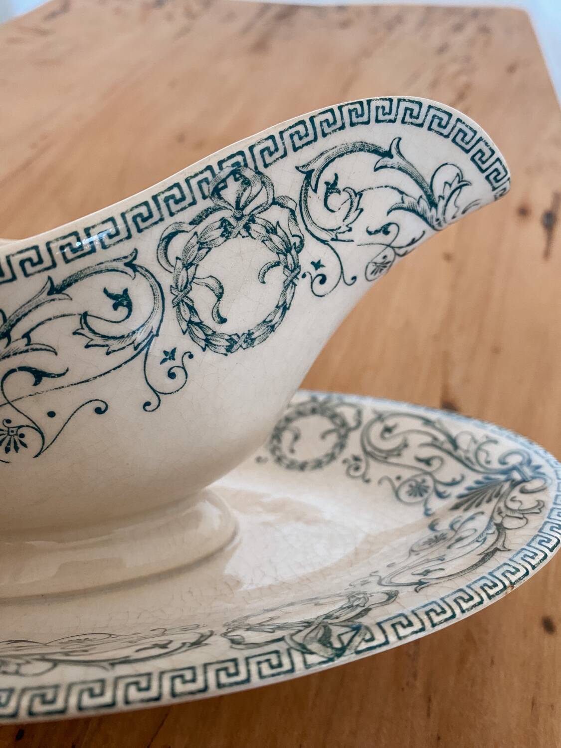 Terre de fer sauceboat Marie Louise