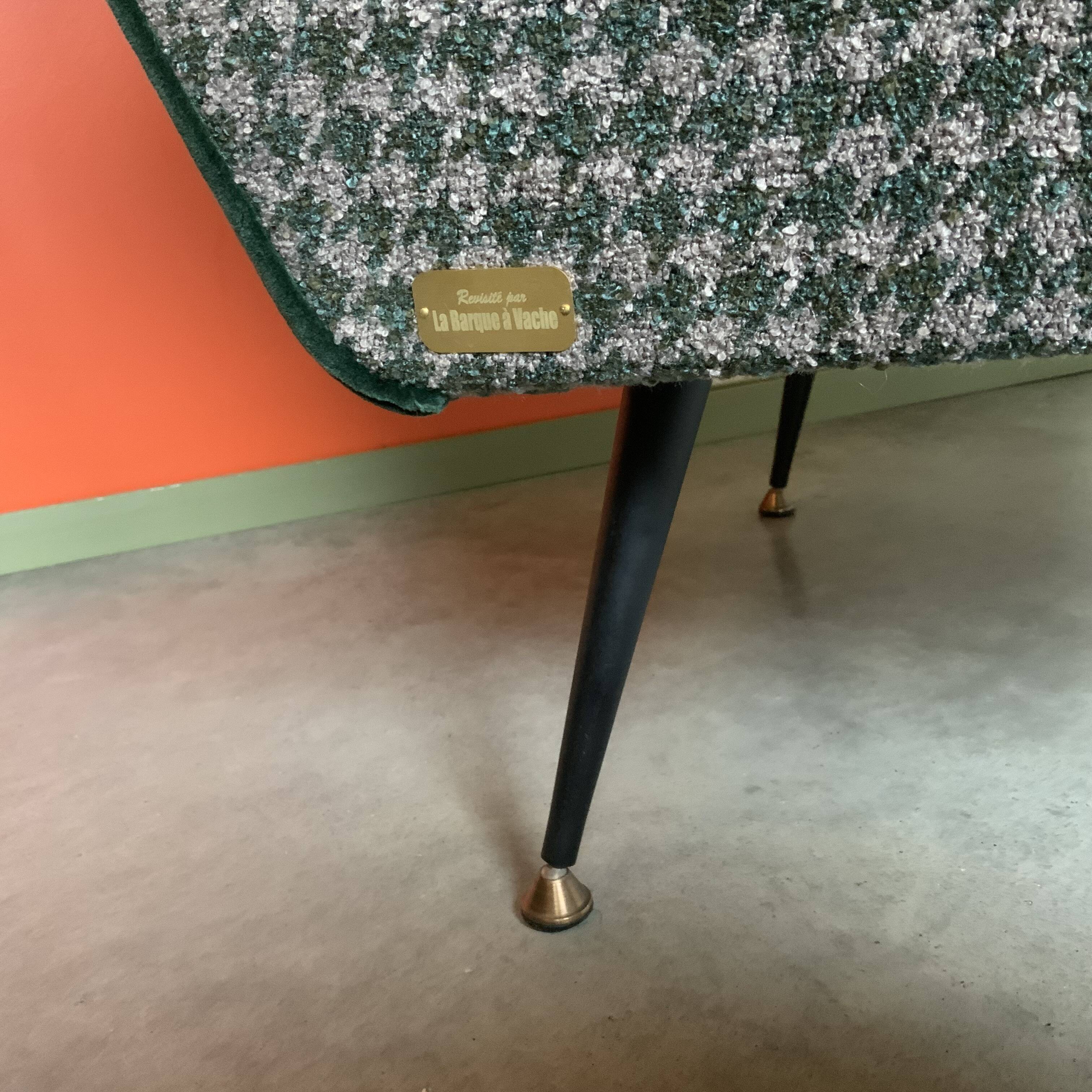 Retro armchair from around 1960 in forest green with houndstooth pattern.