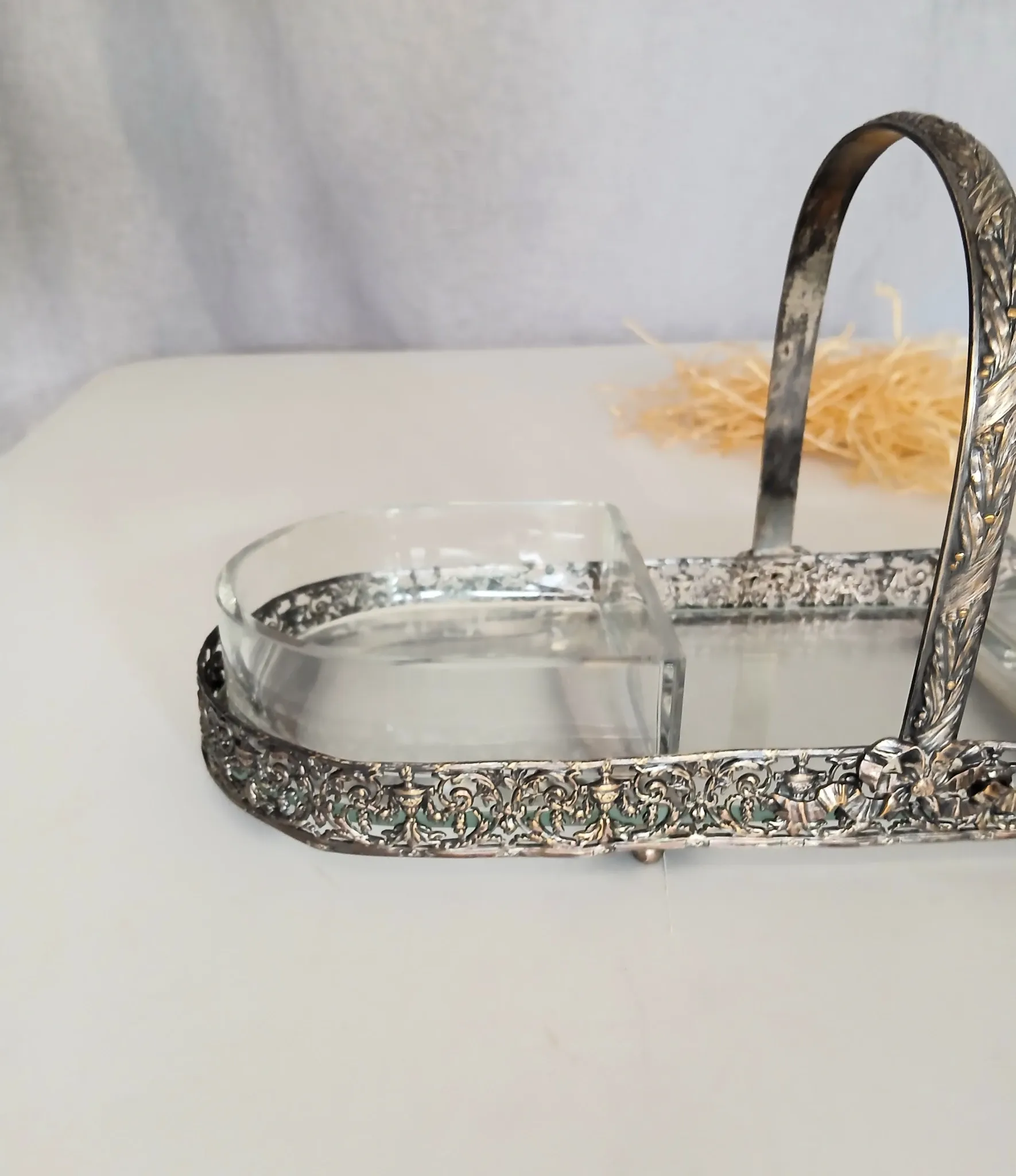 Louis XVI style table servant for hors d'oeuvres in silver-plated metal and glass.