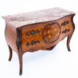 Commode française en noyer datant d'environ 1870.