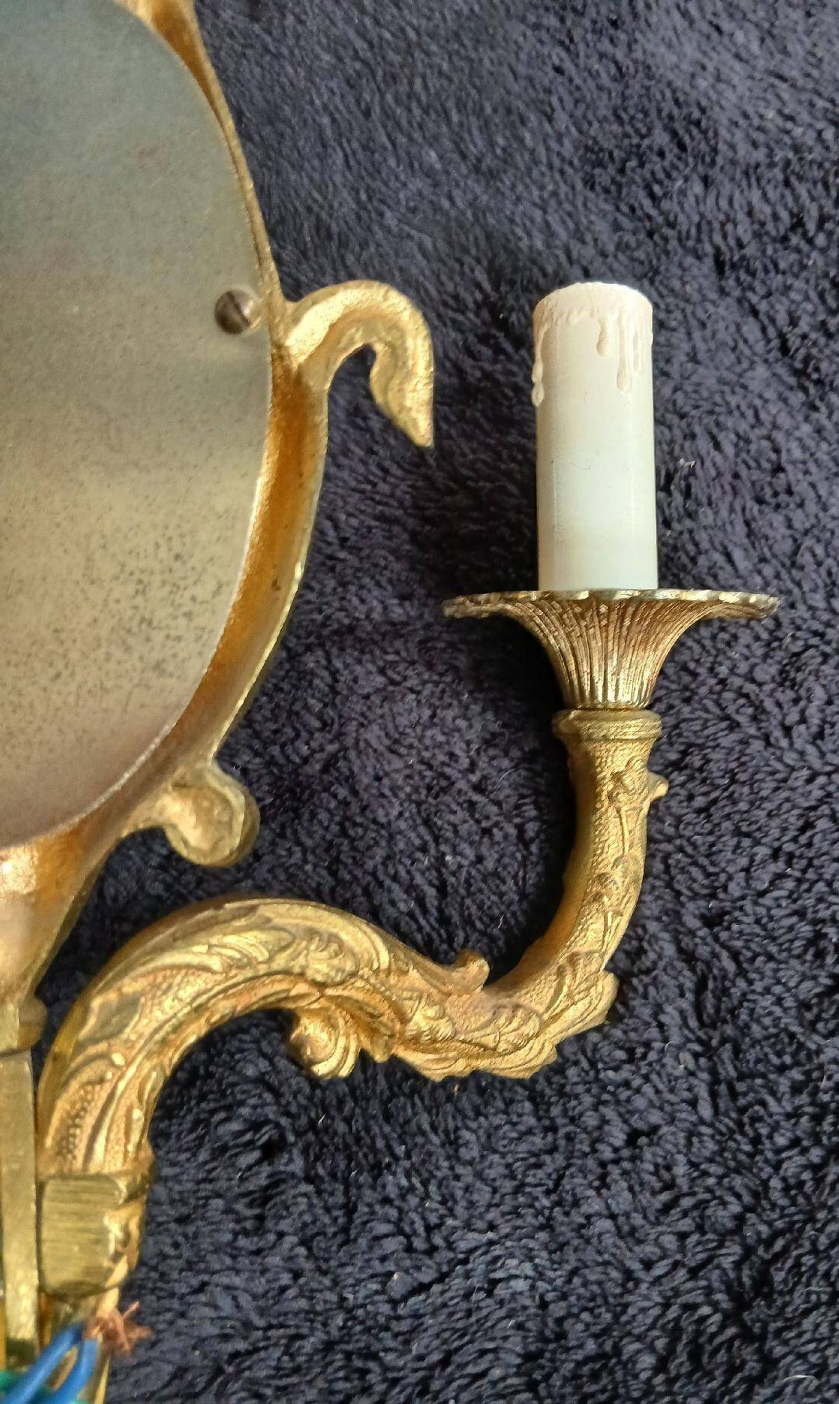 Pair of wall sconces with mirrors. Putti. Bronze. Floral Art Nouveau.