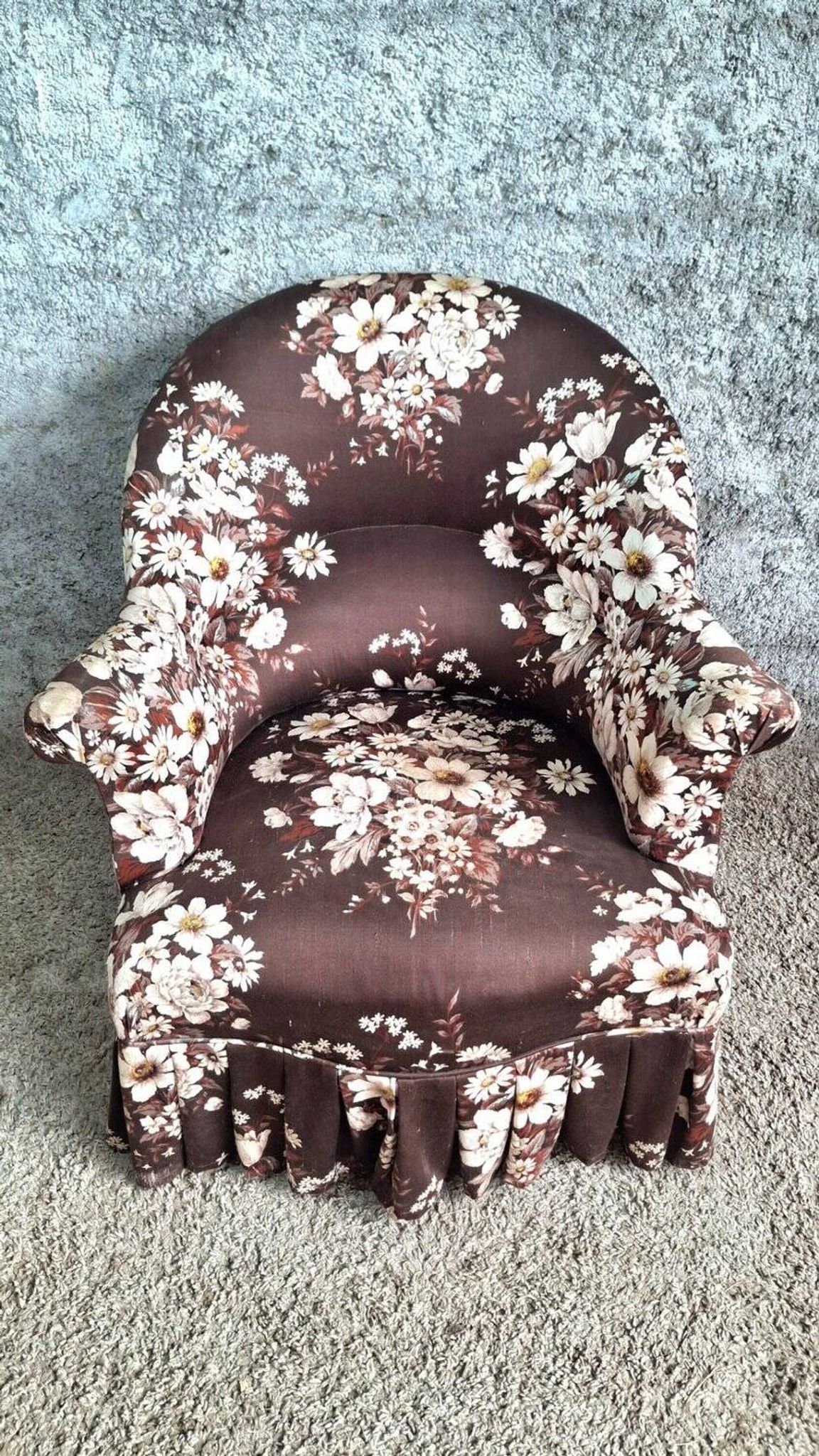 Napoleon III toad chair – Antique structure, floral fabric