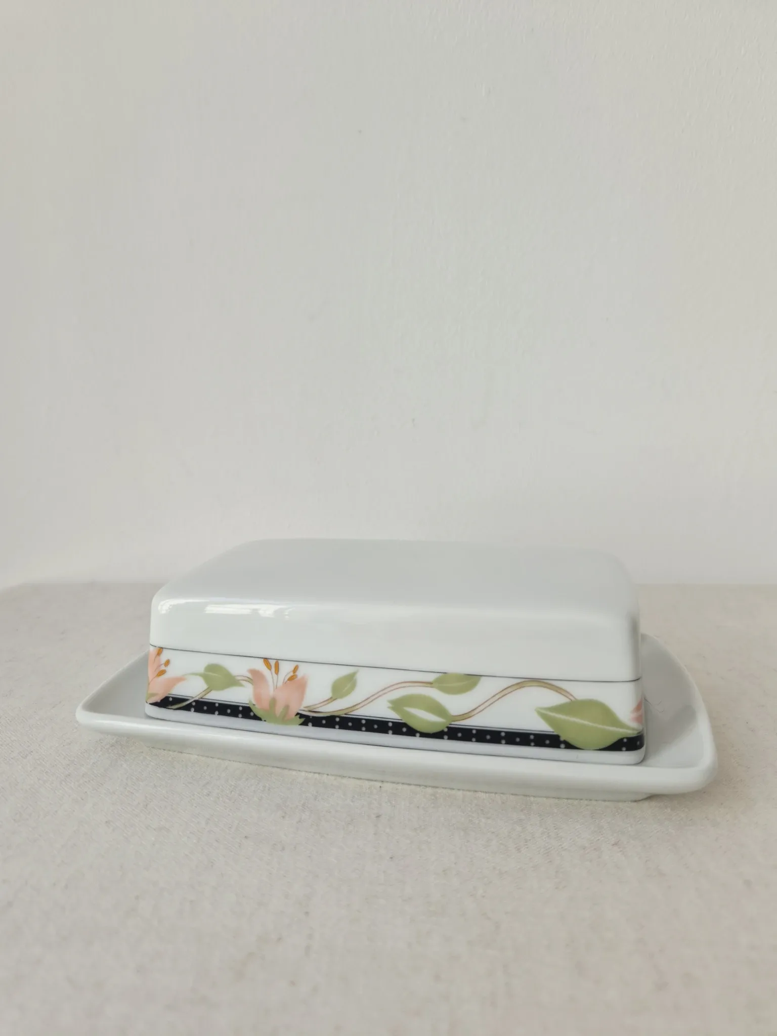 Vintage porcelain butter dish Apilco "Louisiane" - Yves Deshoulieres