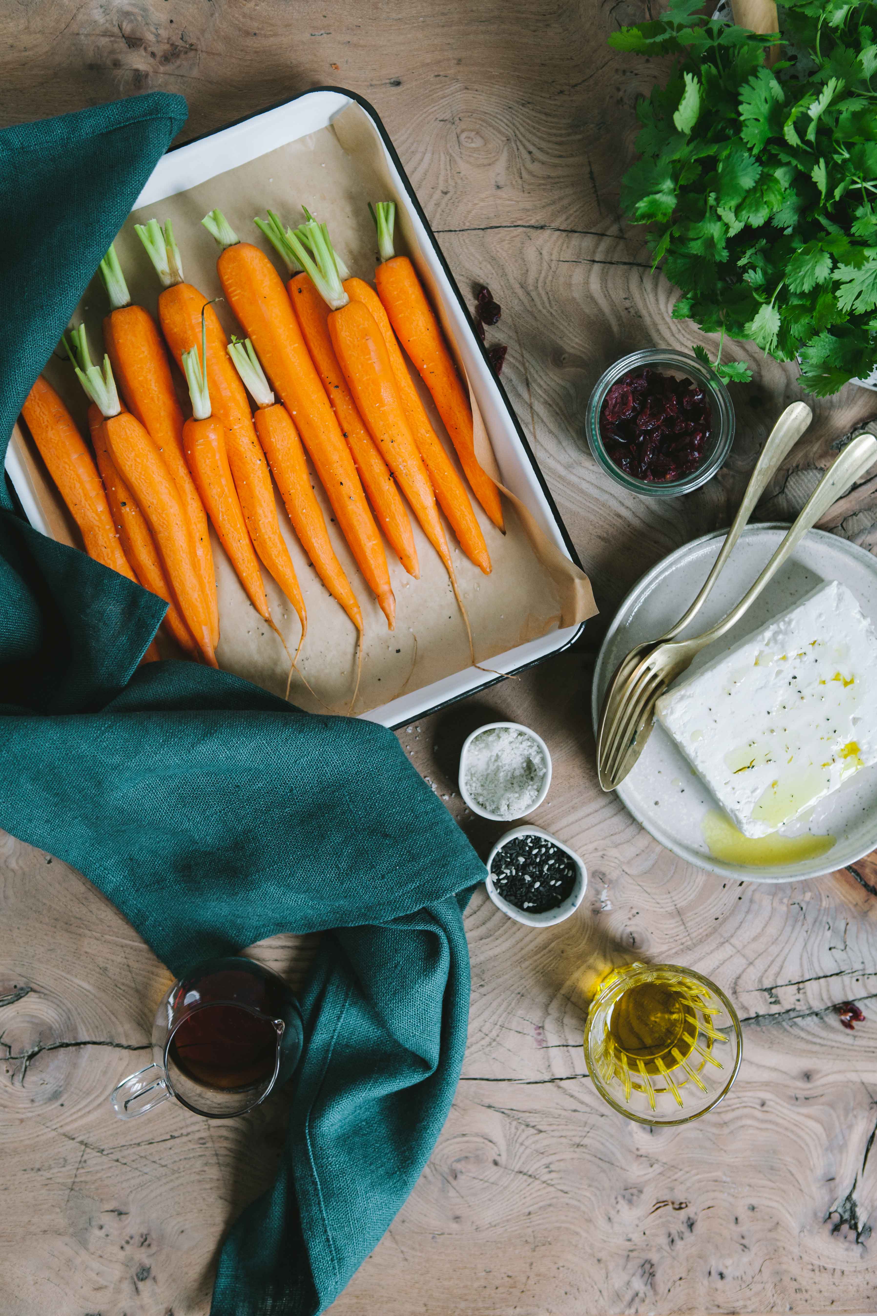Green Red linen Torchon Fir