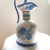 Ceramic pourer with flat bottom and pinched nose