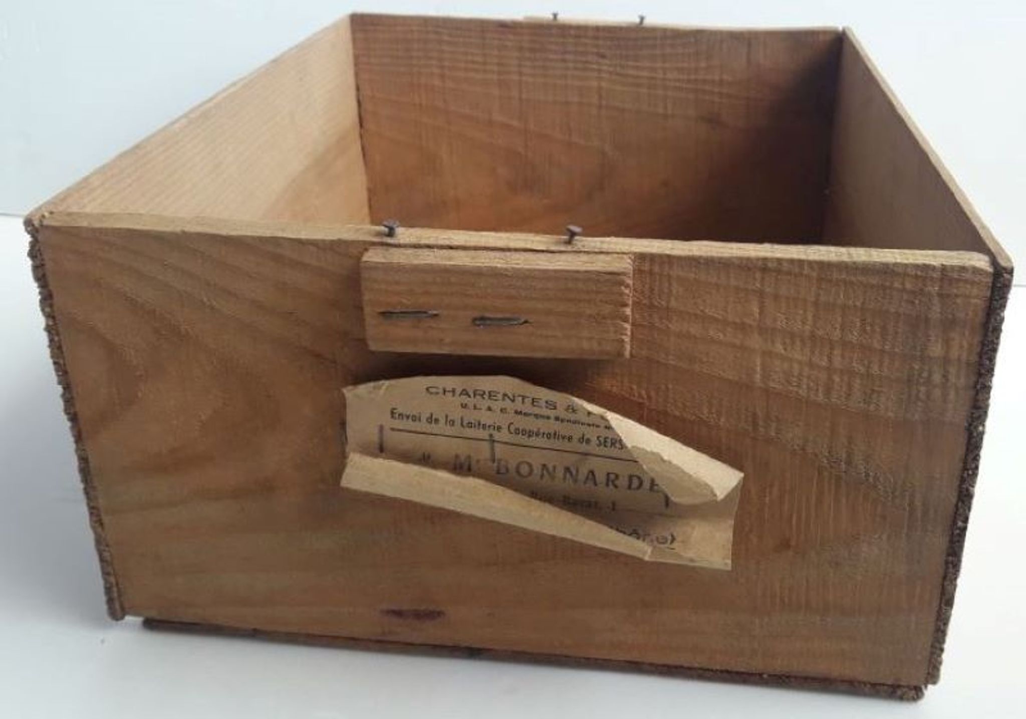 Caisse bois laiterie Charentes