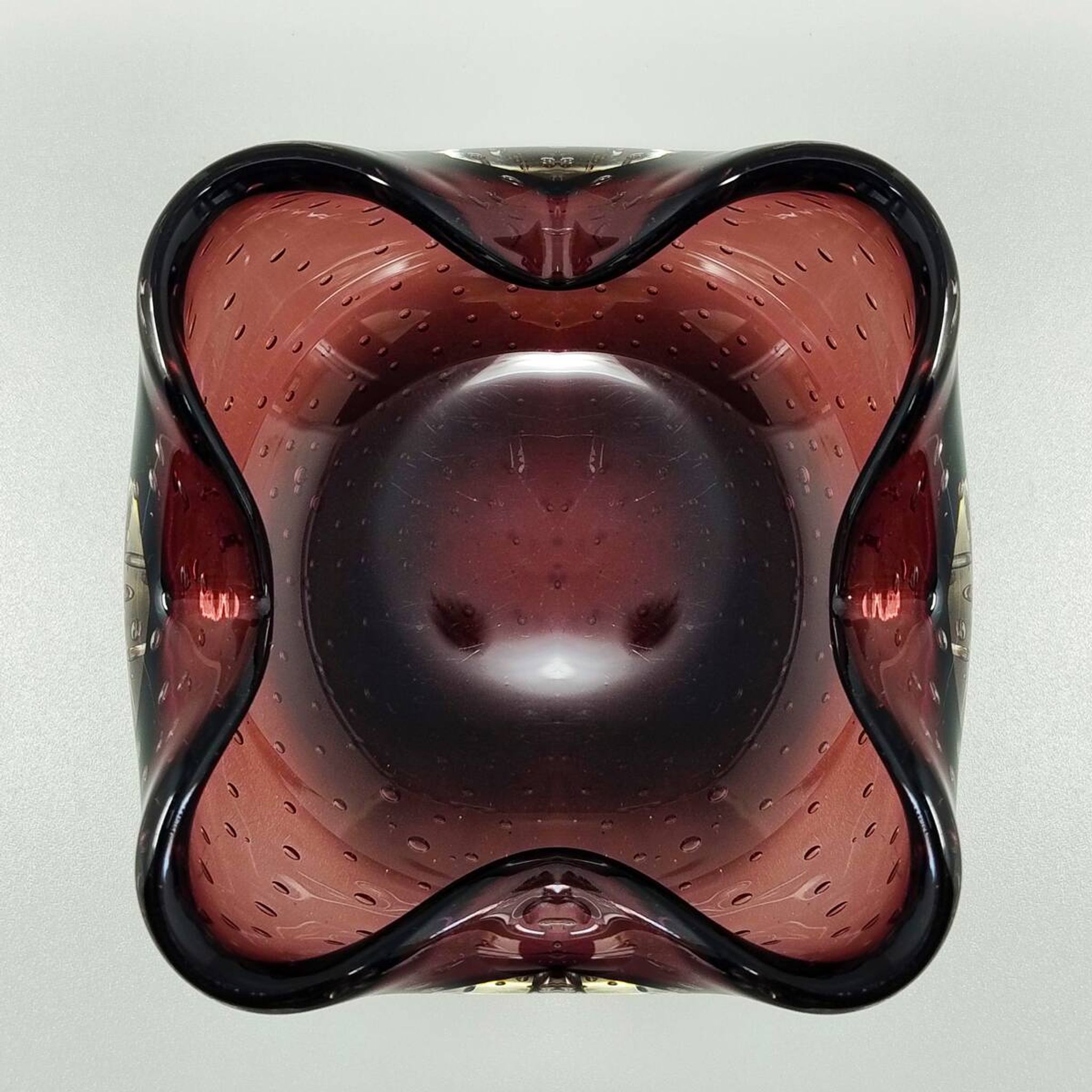 1960s Gorgeous Ashtray or Catchall by Flavio Poli for Seguso. Made in Italy