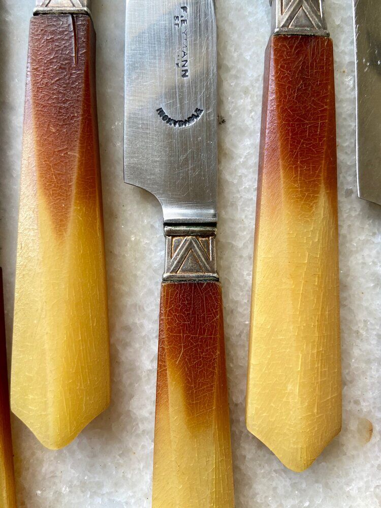 11 amber knives