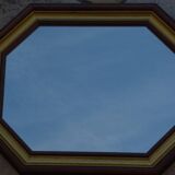 Octagonal mirror in solid cherry wood in 3 colors which can be placed in the desired direction