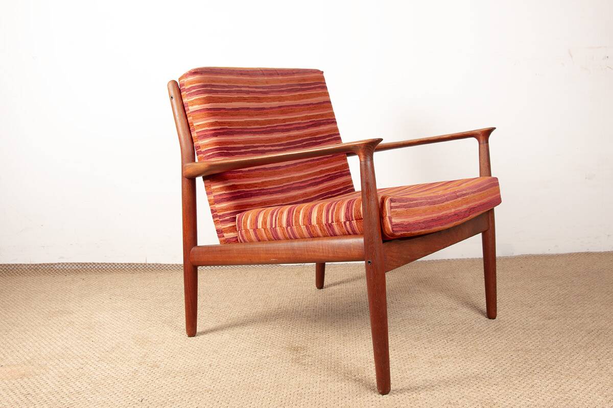 Pair of Danish armchairs in solid teak and fabric, Svend Aage Eriksen 1960.