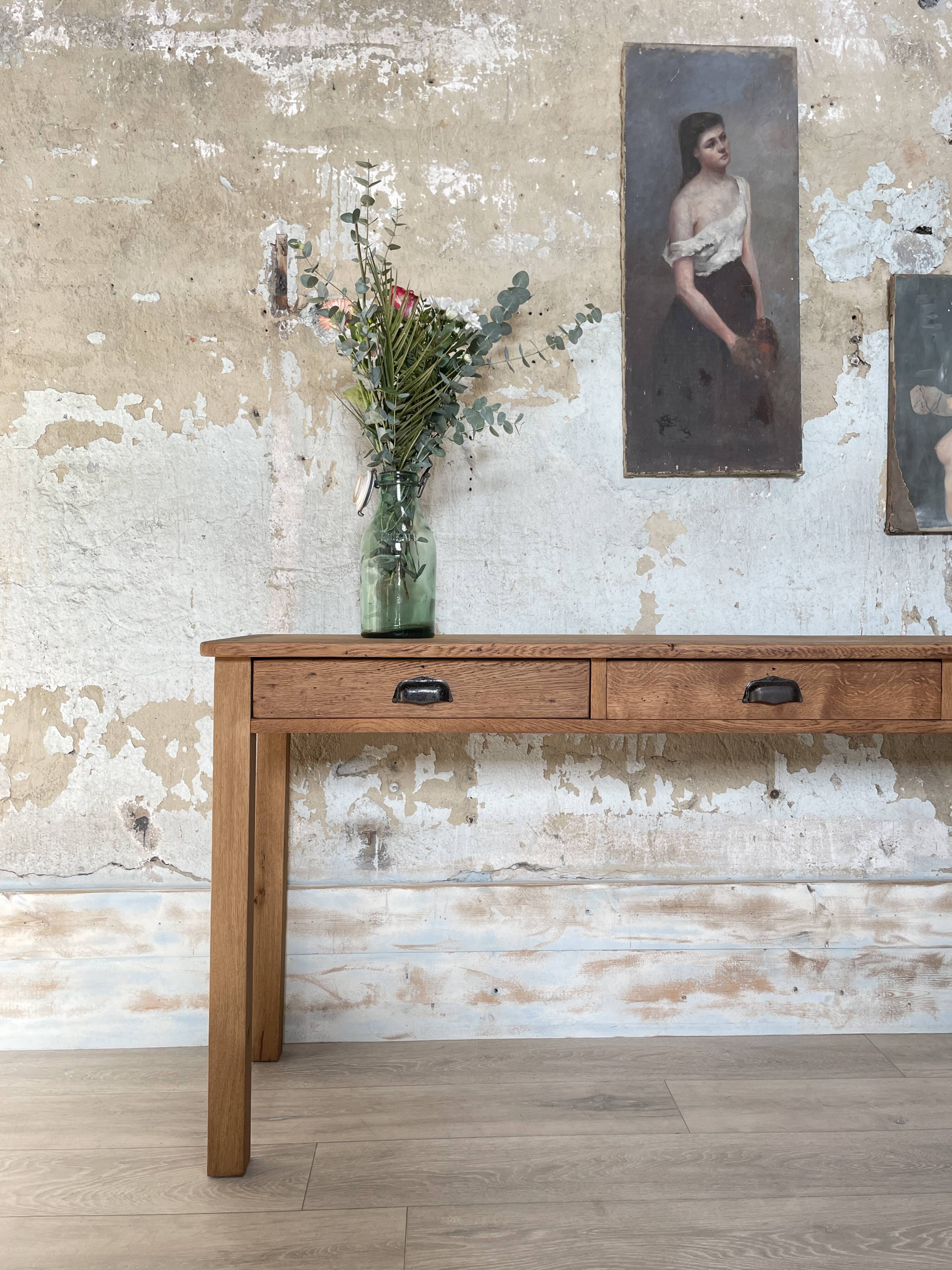Console service in solid oak, circa 1900.