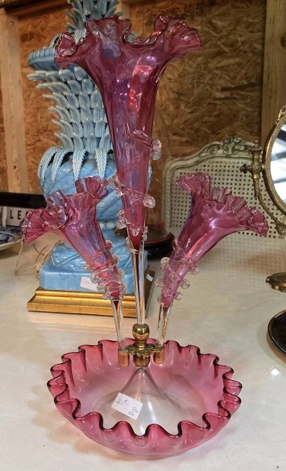 Blown glass epergne vase in a deep pink hue - tulip tree