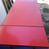 Table in red formica