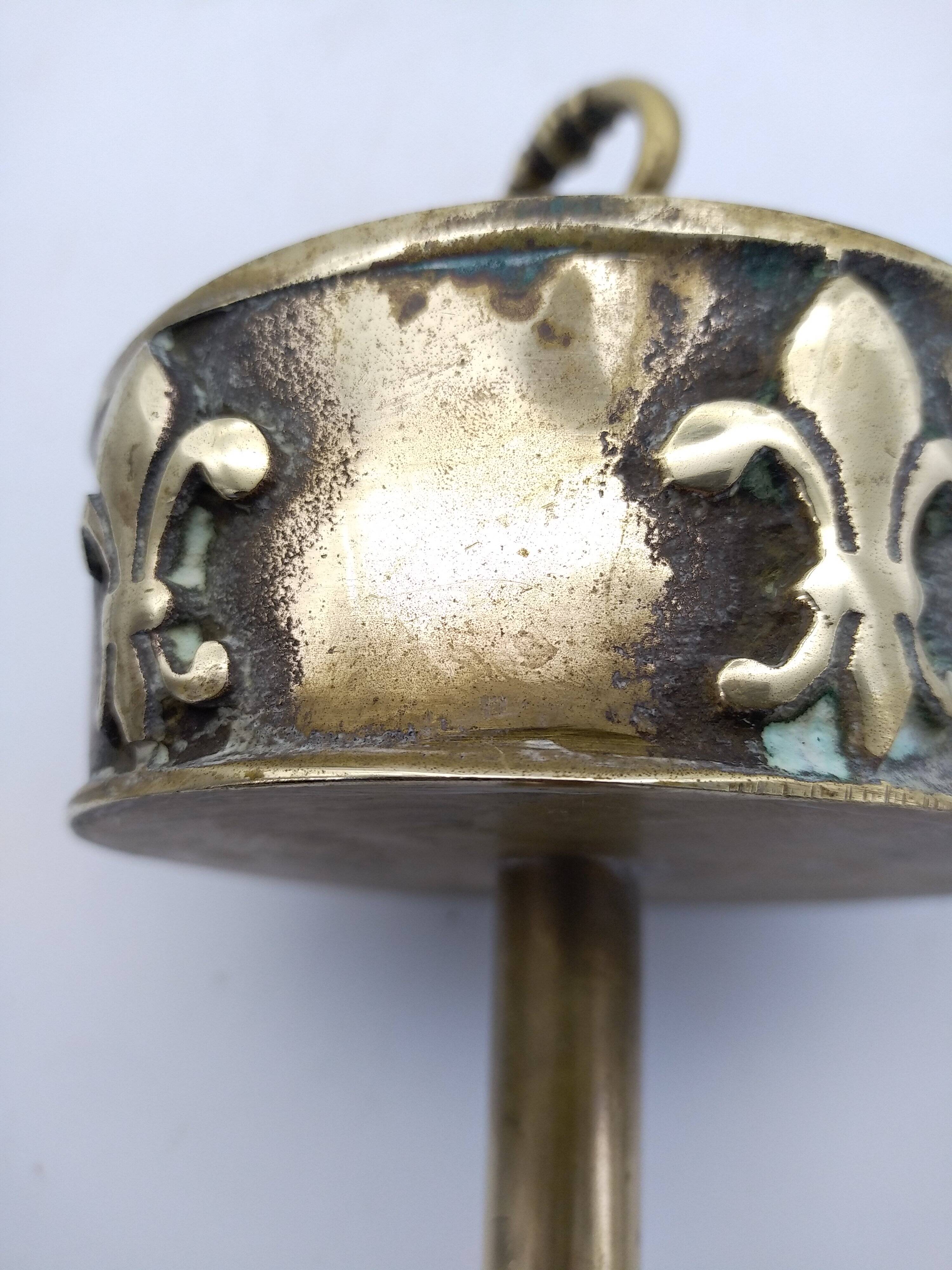 Ashtray on foot. Bronze and brass, with fleur-de-lis decoration.