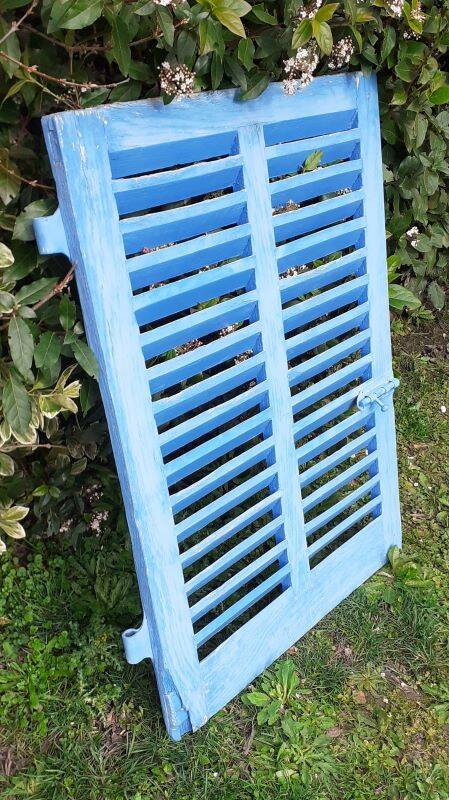 Petit volet  L75xH101cm bleu à persiennes