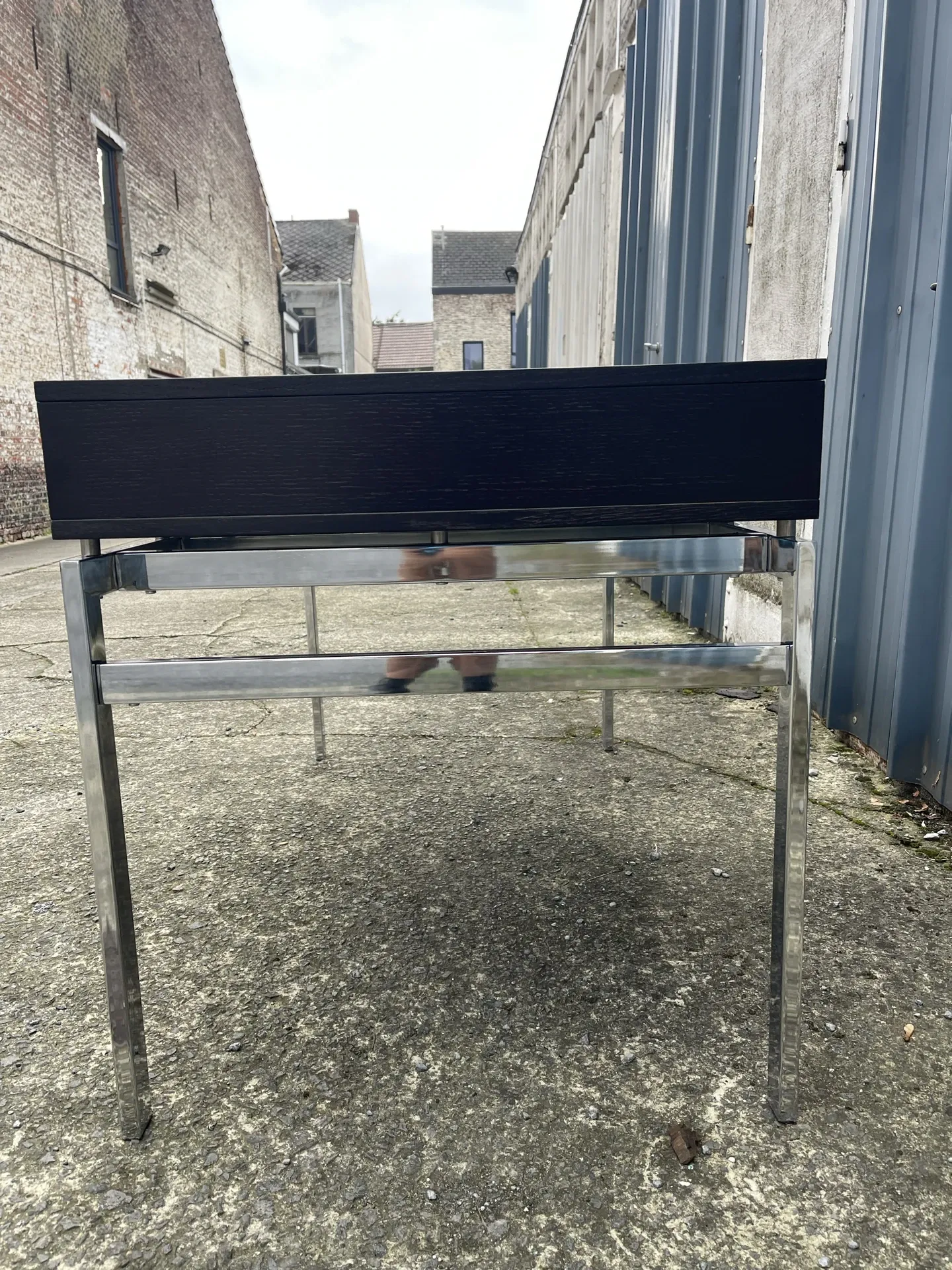 Large textured black lacquered flat desk and chrome in 1970s style — Esprit Mai