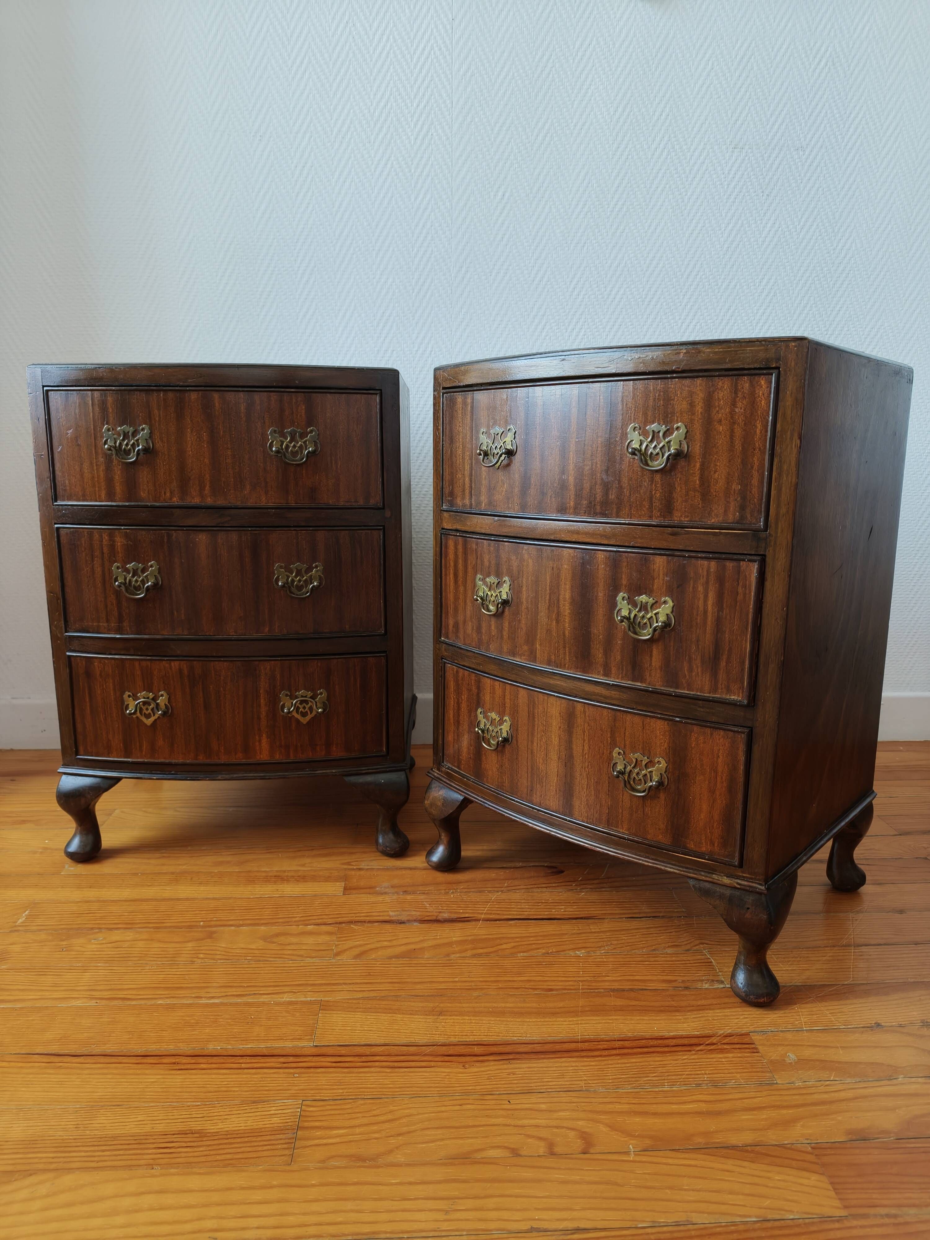 Paire de petites commodes anglaises style Queen Anne – années 1950