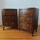 Paire de petites commodes anglaises style Queen Anne – années 1950