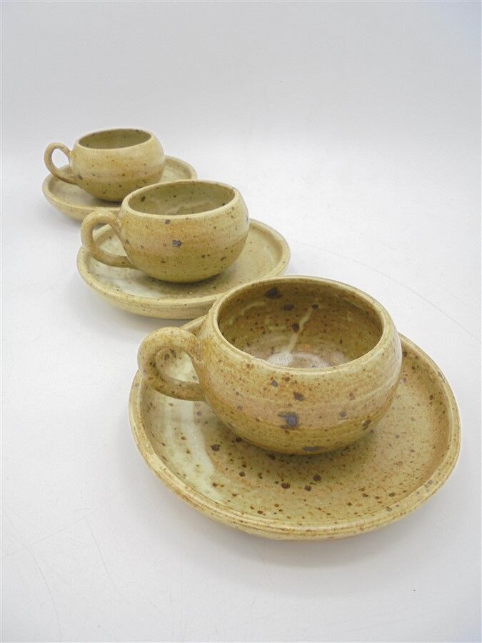 Set of 3 coffee cups in sandstone