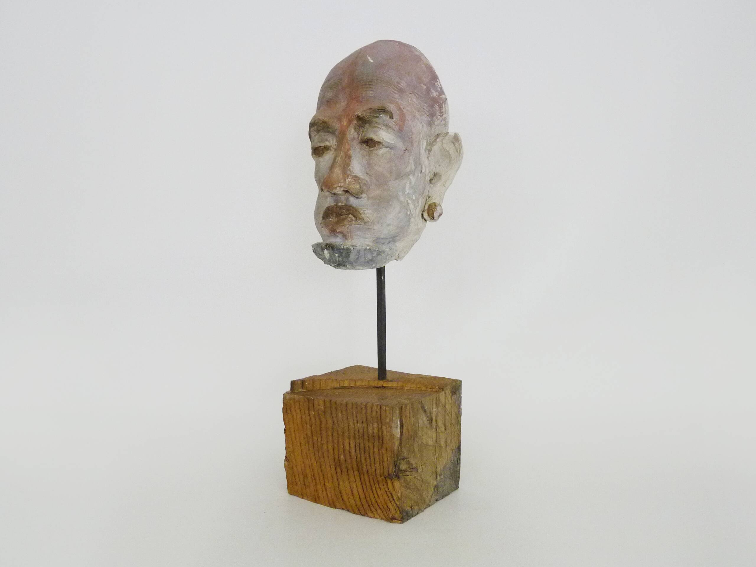 Face sculpture in polychrome earth and plaster, cabinet of curiosities. Ph Monaux. Ariège artist