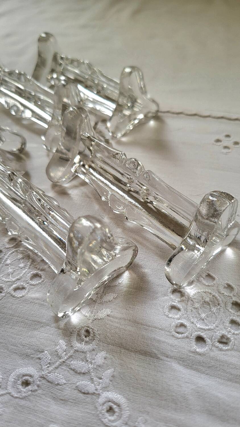 Glass knife holder