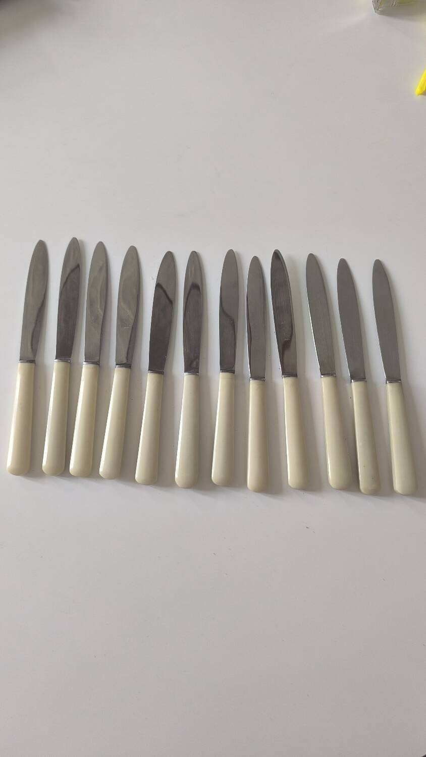 Set of 12 Bakelite knives