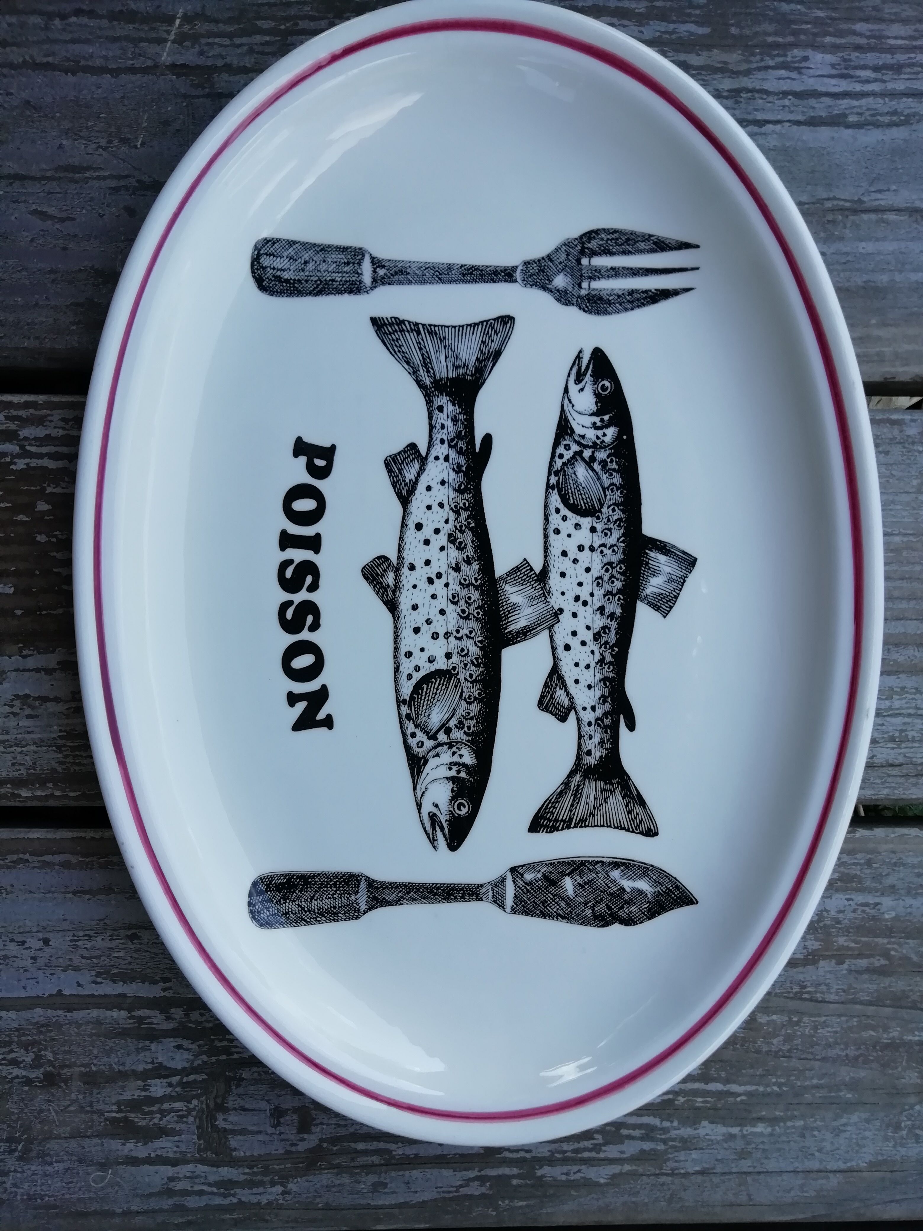 Oval dish with fish decoration Gien