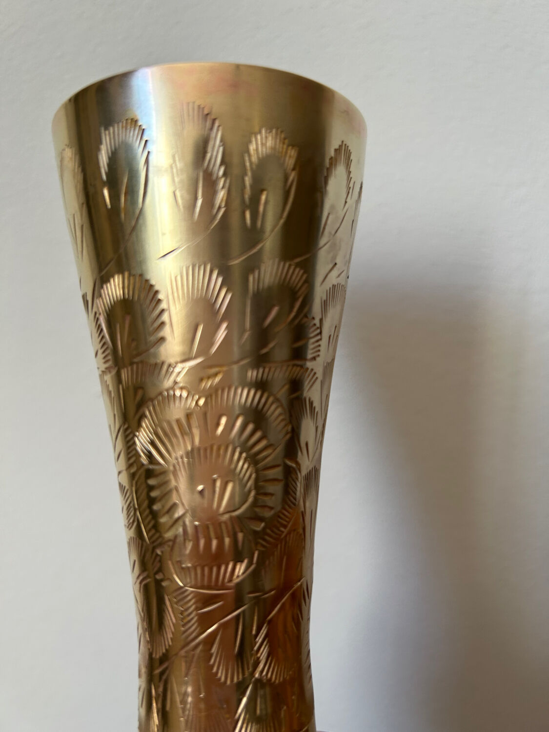 Vase en laiton doré gravé Indien