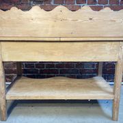 Meuble de toilette ancien en bois brut