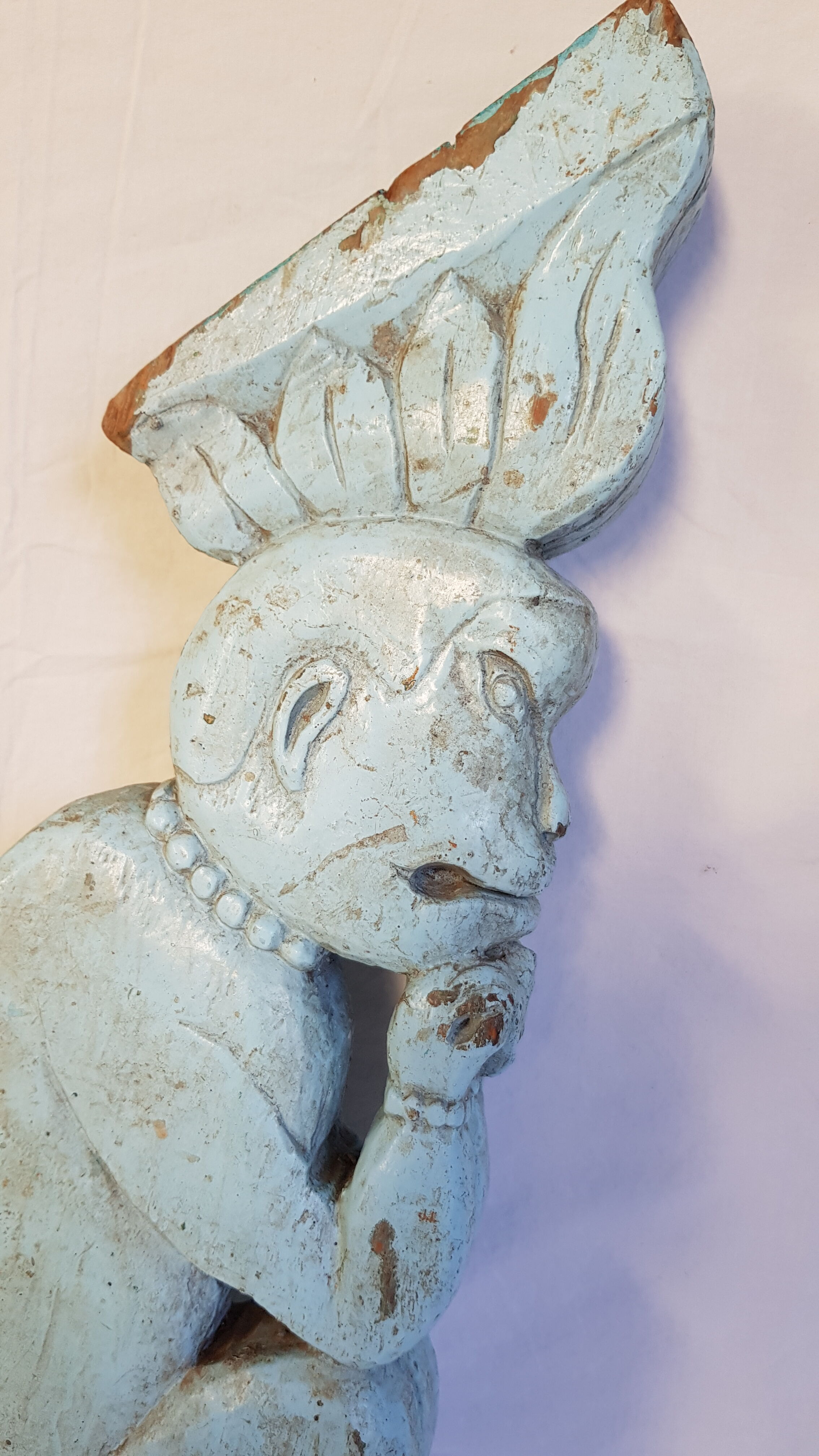 Ancienne potence sculptée en singe en teck