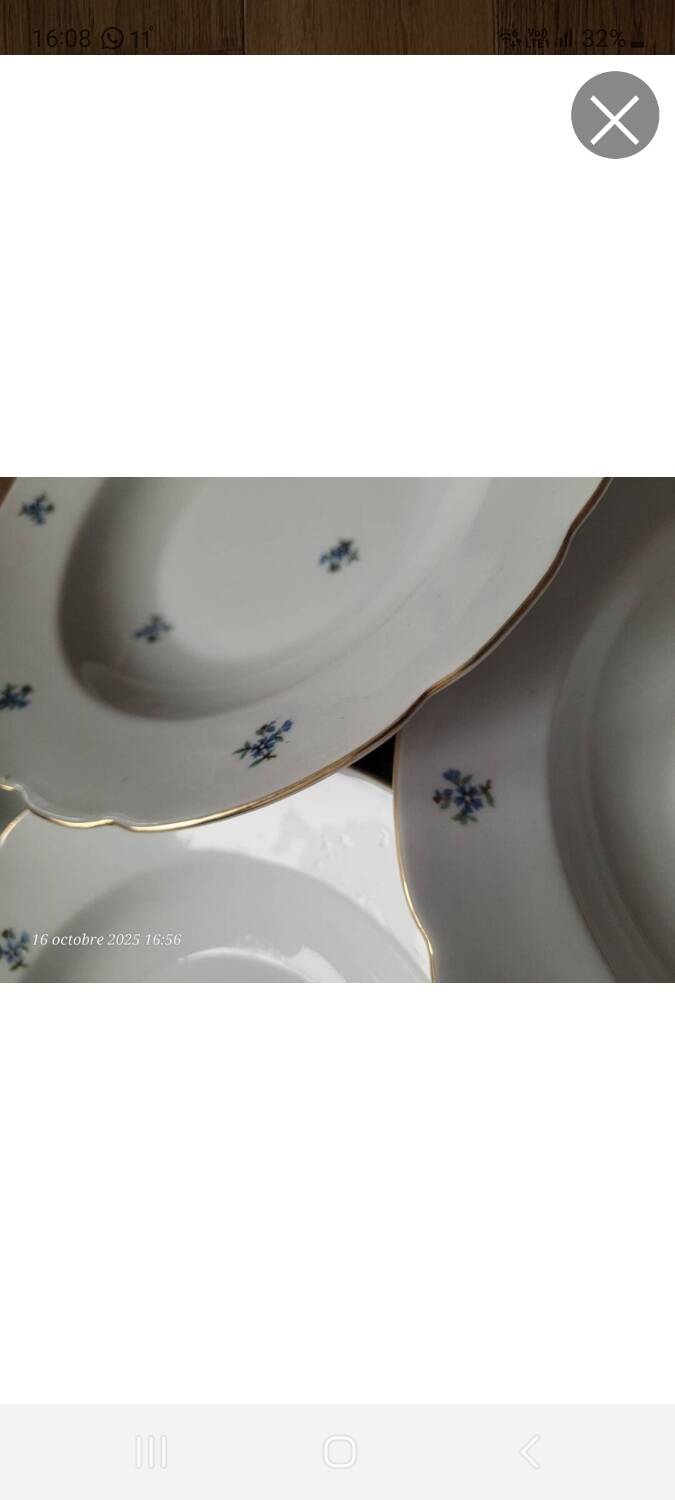 8 vintage soup plates