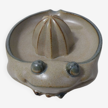 Stoneware citrus press