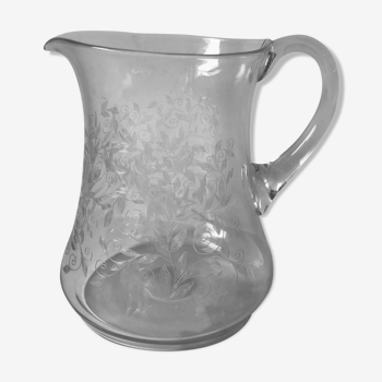 Carafe en verre gravé