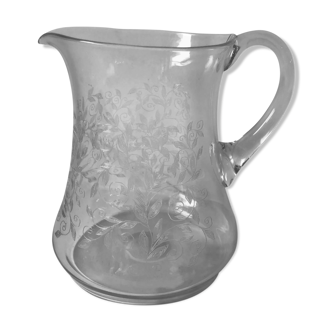 Carafe en verre gravé