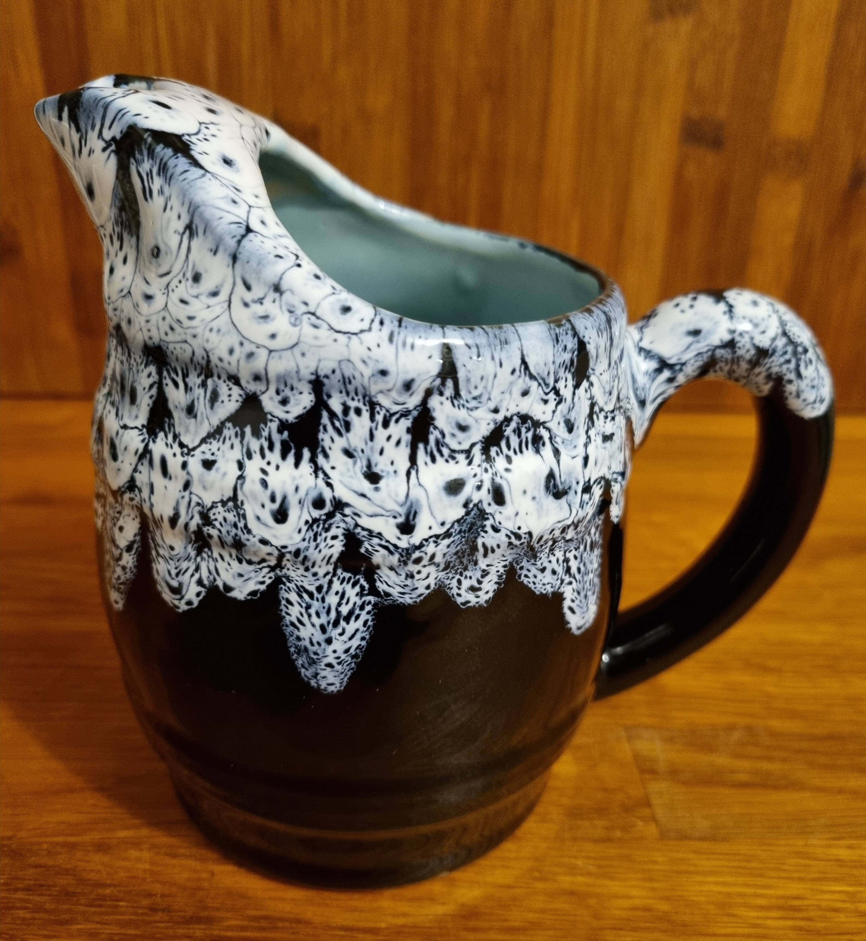 Vintage alpho black and white pitcher 60 cl